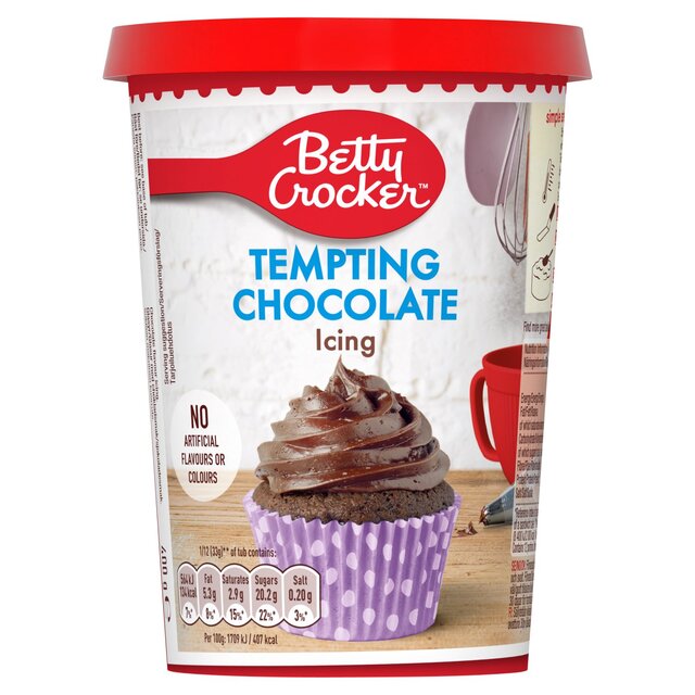 Betty Crocker tentant la glaçage au chocolat 400g